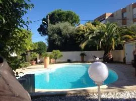 Villa de 2 chambres avec vue sur la mer piscine privee et jardin clos a Le Cannet