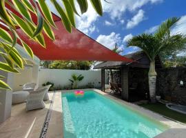 HappInès Villa 3 bedroom Luxury Villa with private pool, near all amenities and beaches, hotel in Grand Baie