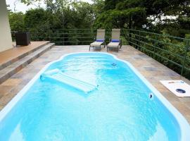 Tropical Paradise Villa - Beautiful Pool, Surrounded by Nature and Wildlife!, hotell i Quepos