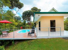 Toucan Villa Newer with WiFi & Pool - Digital Nomad Friendly, hotell i Manuel Antonio