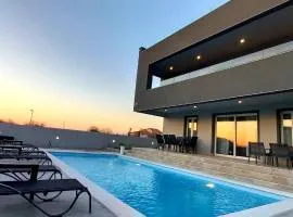 Villa Tia with heated pool