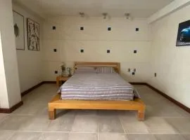 Cuarto con baño compartido, casa centro
