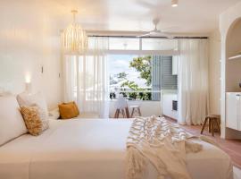 Club Tropical Resort - Newly renovated Studio Apartments, feriebolig i Port Douglas