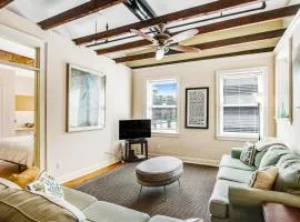 Historic City Market Loft Off Broughton