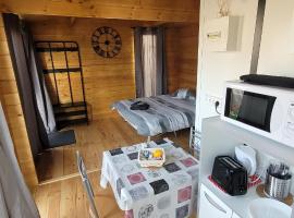 Chalet piscine montech, budgethotell i Montech