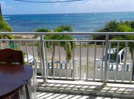 Studio avec vue sur la mer balcon et wifi a Capesterre de Marie Galante, hotelli kohteessa Beauséjour