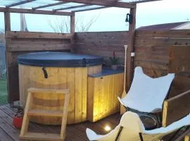LA ROULOTTE DES AMISH & Bain Nordique à Remous Jacuzzi