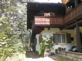 Viesnīca B&B Villa Dolomites Hut pilsētā Sanvidžilio di Marebe