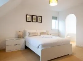 Aztec House - Modern & Spacious, 6 separate beds