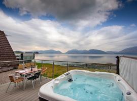 Loch Linnhe Waterfront Lodges with Hot Tubs, ξενοδοχείο με υδρομασάζ σε Glencoe