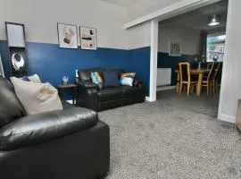 Stylish 4Bed Retreat - Walk to Coventry's Delights