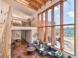 Casa al Reves Pueblo-Style House with Views!, hotel in Santa Fe