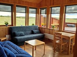 Bright and Peaceful Cabin with Views & Hot Tub, maison de vacances à Selfoss