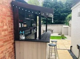 The Villas - Modern Comfort, 15 mins to Silverstone and Milton Keynes - Free parking, Prime, Netflix