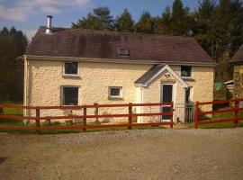 cwmddol fawr cottage, hotel en Carmarthen