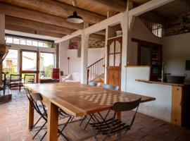 Maison de 3 chambres avec jardin a Faugeres, cabaña o casa de campo en Faugères