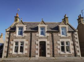 Holly Hoose, holiday home in Findochty