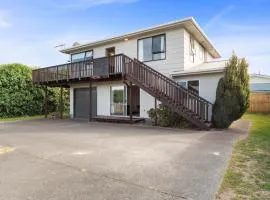 Rainbow Lake House - Lake Taupō Holiday Home