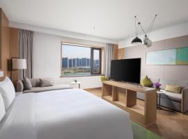 Holiday Inn Zhengzhou High-Tech Zone, an IHG Hotel, hotel in Zhengzhou