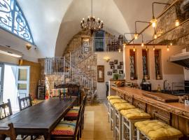Arabesque Arts & Residency, hotel near Ethnographic Museum "Treasures in the Walls", Acre