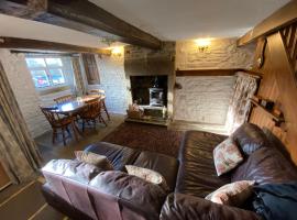 Cosy country cottage, family hotel in Buxton