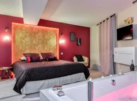 Les Gîtes de Laure - O Lit Divin, Instant de volupté, BALNEO SAUNA, Climatisation, 160m de la Cité Médiévale