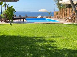 Seascape luxury villas: Aghia Marina şehrinde bir plaj oteli