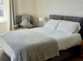 Queens Rooms, hotel in Porthmadog