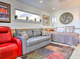 Central Elmont Studio with Great Outdoor Space!, villa in Elmont
