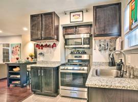 Lovely Dearborn Home with Gas Grill and Backyard!, sewaan penginapan di Dearborn