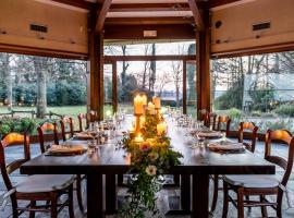 ACCADEMIA VINE LODGE、Capriva del Friuliのホテル