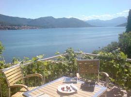 Detached Villa with stunning views in Njivice, Montenegro, отель в Нивице