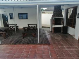 G Guest House, hotel em King Williamʼs Town