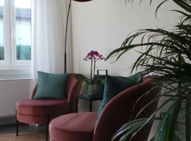 Sotto La Vigna Charm Stay Adults only vacation Suite appartment, B&B sa Montegrosso dʼAsti