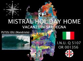 MISTRAL HOLIDAY HOME, hotel cerca de Playa del Cabo Mannu, Putzu Idu