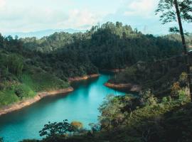 Cabañas Refugio Himalaya, lomamökki kohteessa Guatapé