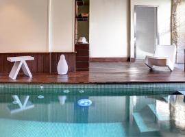 Hotel Restaurant Le Dauphin et Le Spa du Prieuré, hotel with hot tubs in Caen