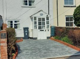 Meadow View Cottage, luxury hotel in Exmouth