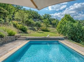 Superb villa with private pool, cottage in Banne