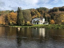 Ecolodge in Remouchamps with its own sauna, hotel s parkiralištem u gradu 'Sougné-Remouchamps'