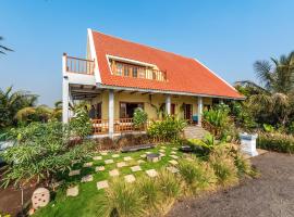 SaffronStays Happy Fields, Pune - luxury farmstay with farm to table food, hotel a Pune