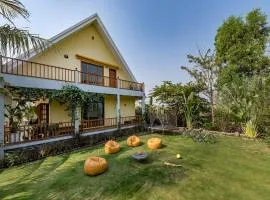 SaffronStays Happy Fields - Swimming pool farmhouse with farm views, hammocks & farm-to-table dining near Pune