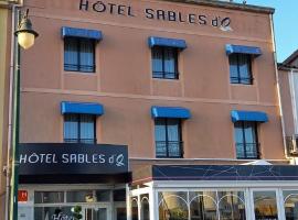 Hôtel SABLES D'O et son restaurant LE 16 BIS، فندق في لي سابلِ دولونْ