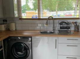 Modern 3 Bed Chalet - 264 Belle Aire Holiday Park, hotel en Hemsby