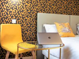 Hotel Le Petit Perier, hotell i Laval