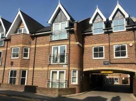 Central 2 Bed, 2 Bathrooms, Ground Floor Apartment with Parking, hotel in zona Ash Valley Golf Club, Bishops Stortford