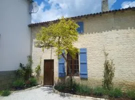 Rustic 2-Bed Gite near Chef-Boutonne sleeps 4