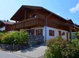 Feriendorf Via Claudia Haus 53 Alpenrose, hotel with parking in Lechbruck