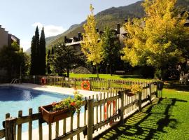 Chardín d'Alto-Apartamentos Chardins, cabaña en Benasque