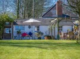 Flygate - 2 Bedroom Cottage - Lawrenny，Lawrenny的小屋